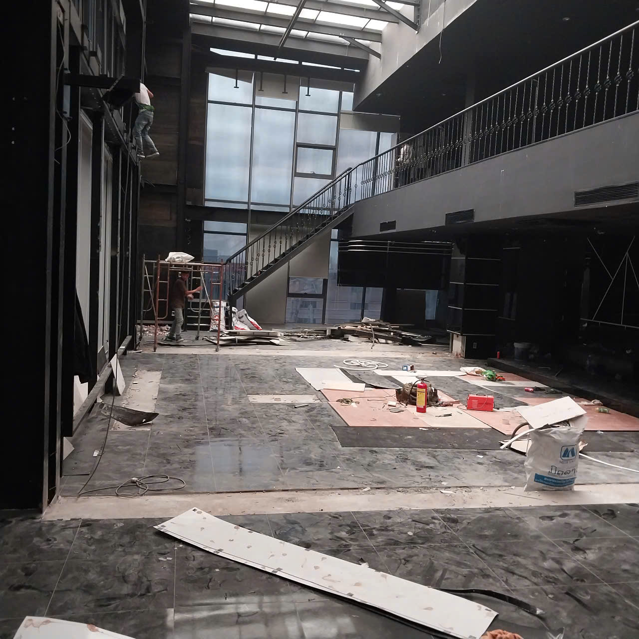 Tháo dỡ & vận chuyển quán bar