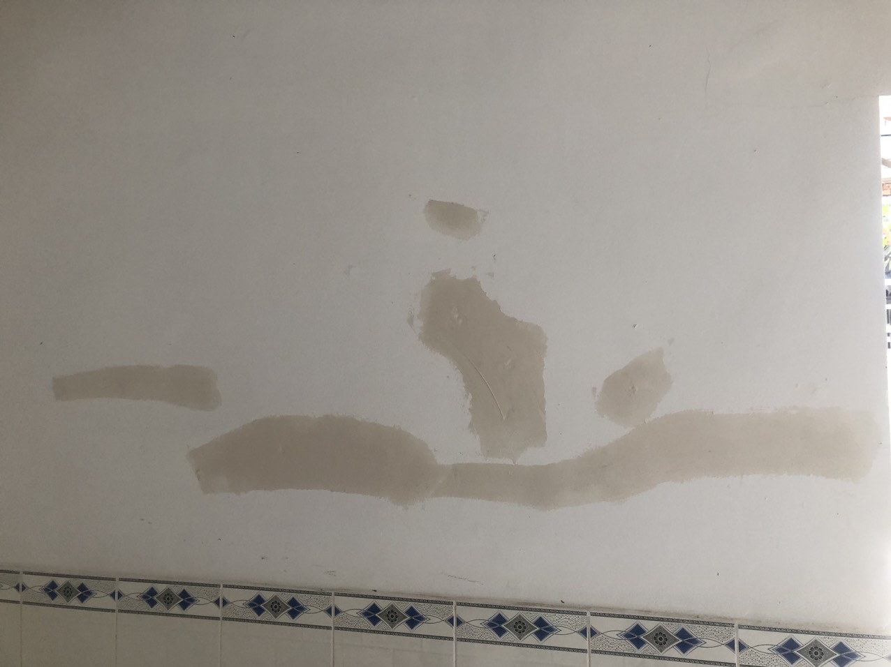 Sơn dặm trong nhà