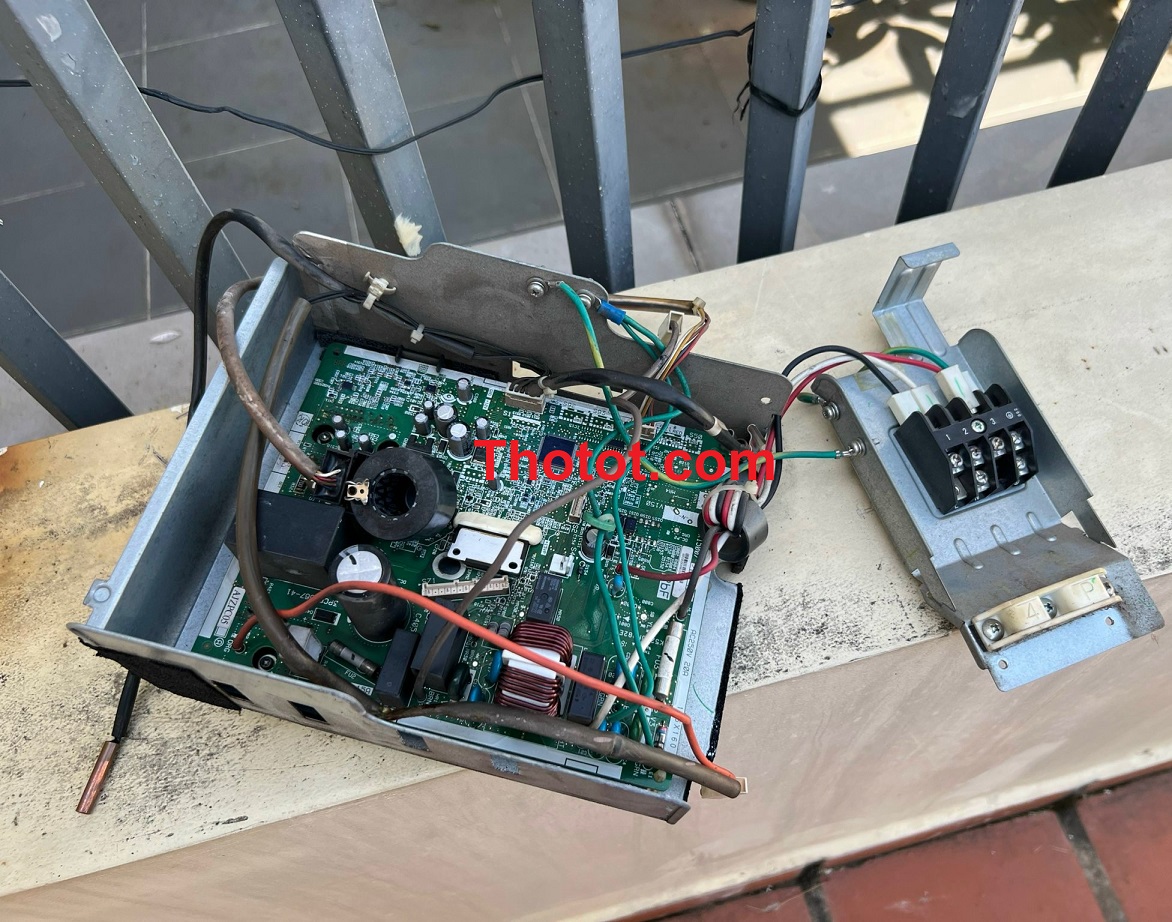 Sửa bo mạch máy lạnh Daikin